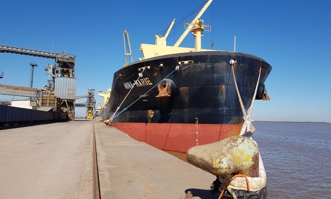 "NINA MARIE" en puerto de Nueva Palmira.