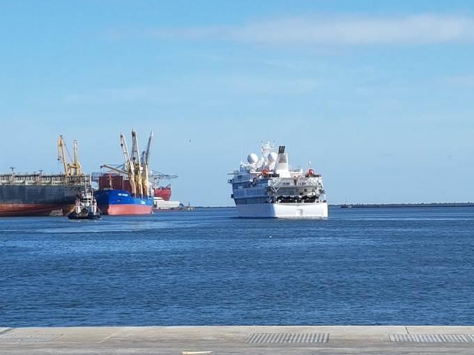 Partió el Greg Mortimer rumbo a España.