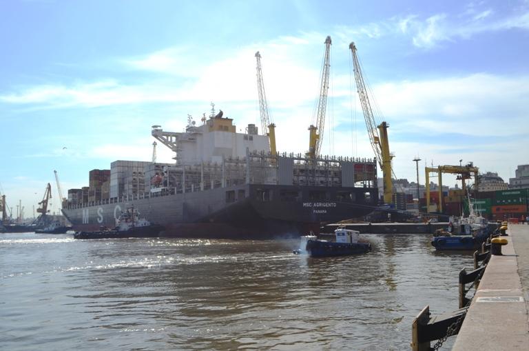 Desde el muelle: MSC AGRIGENTO.