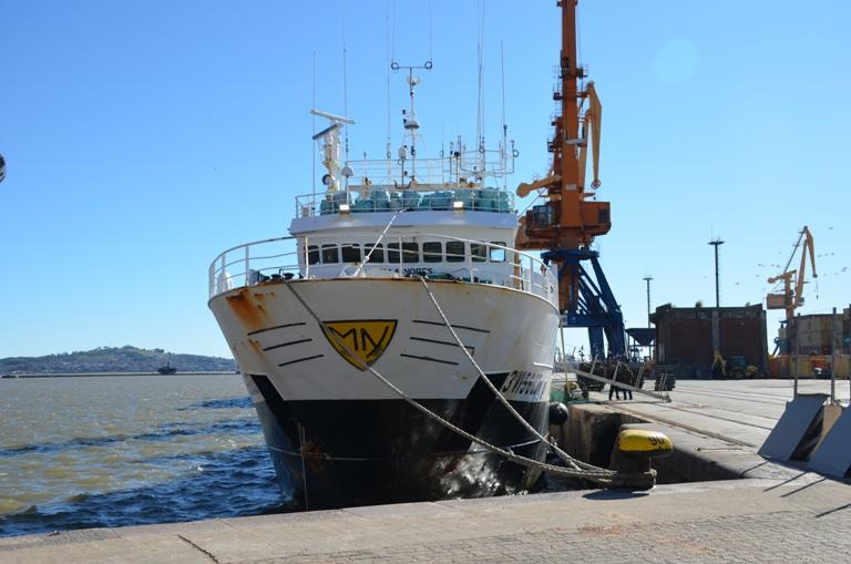 Desde el muelle: VILLA NORES.