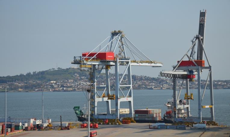 El barco GF Paysandú en el Muelle de Escala de la terminal de TCP