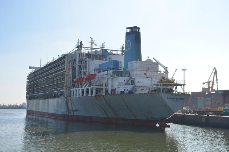 Desde el muelle: MAWASHI EXPRESS.