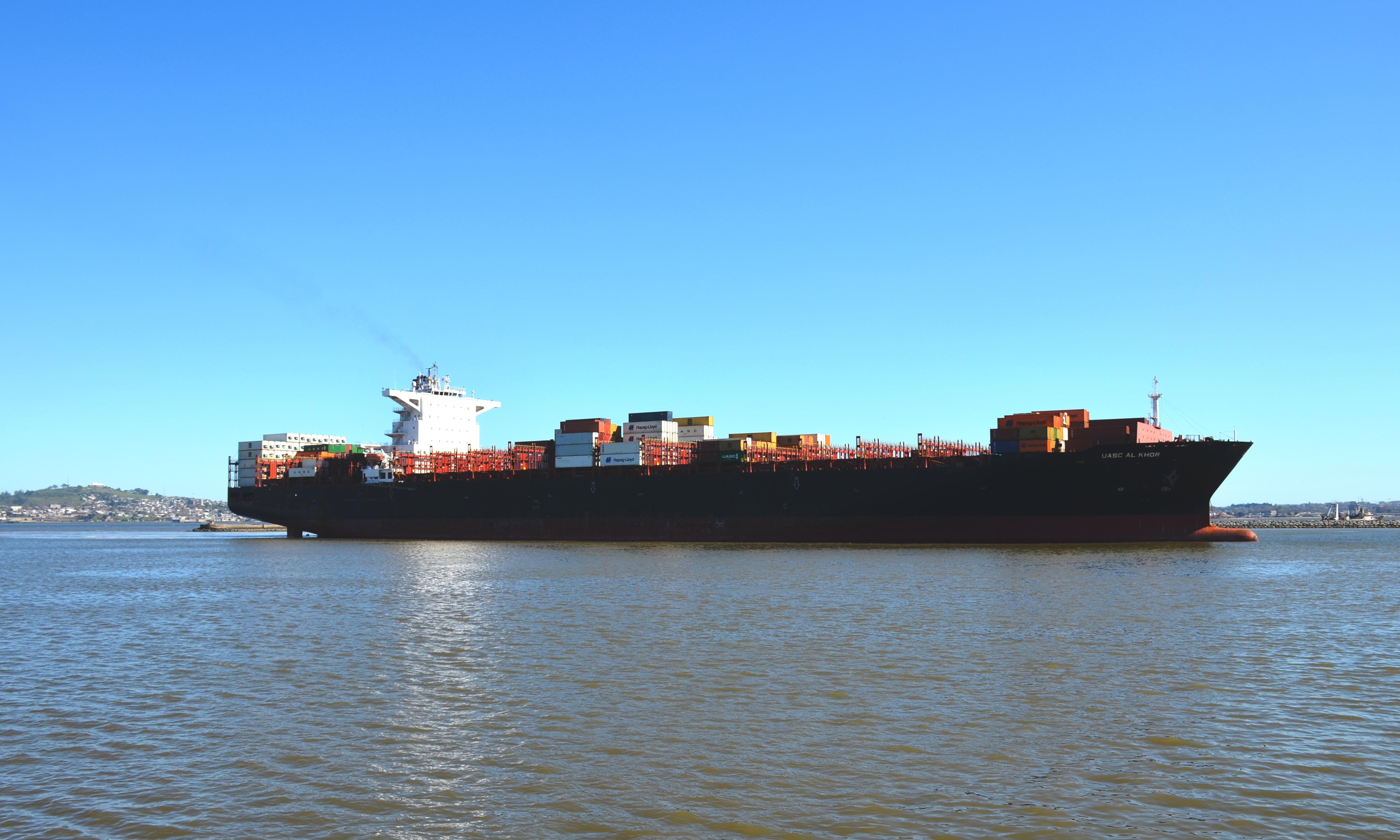 UASC AL KHOR INGRESANDO A PUERTO