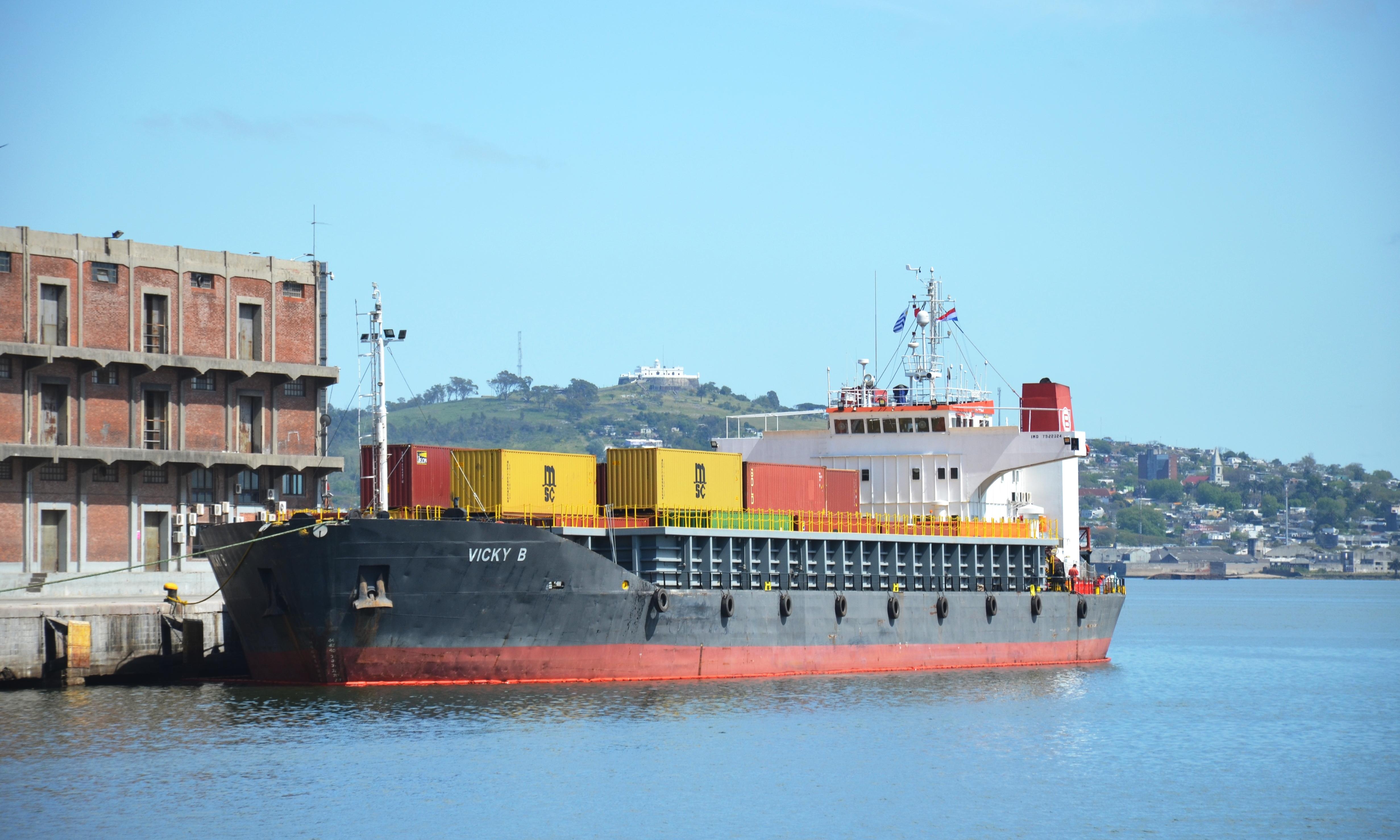 Buque de cabotaje VICKY B