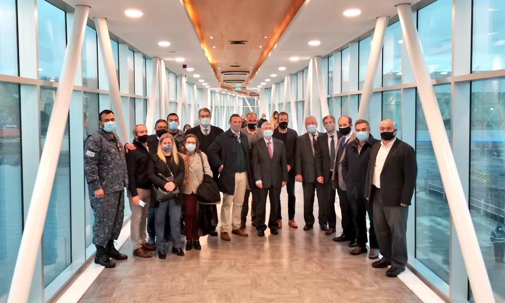 Autoridades recorrieron la Terminal de pasajeros de Colonia.