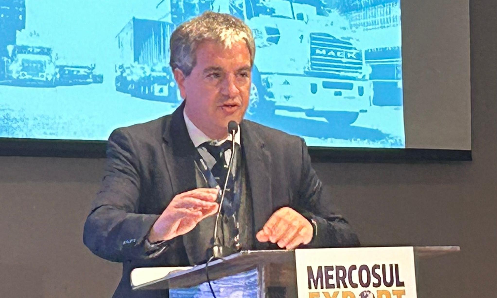 Curbelo en foro Mercosul